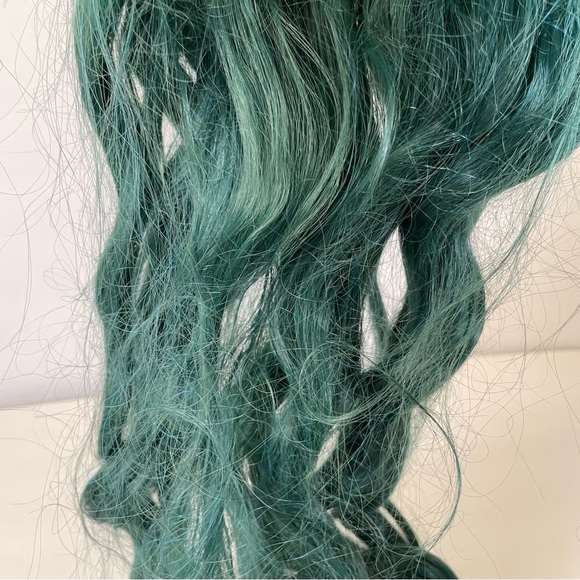 Evlynn Green Wig With Bangs Long Hair - Picture 8 of 11